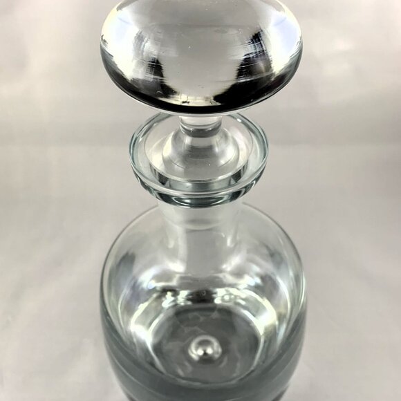 Large Vintage Decanter w/ Stopper – Thick Rounded Glass, Unique Bubble Design - Picture 4 of 4